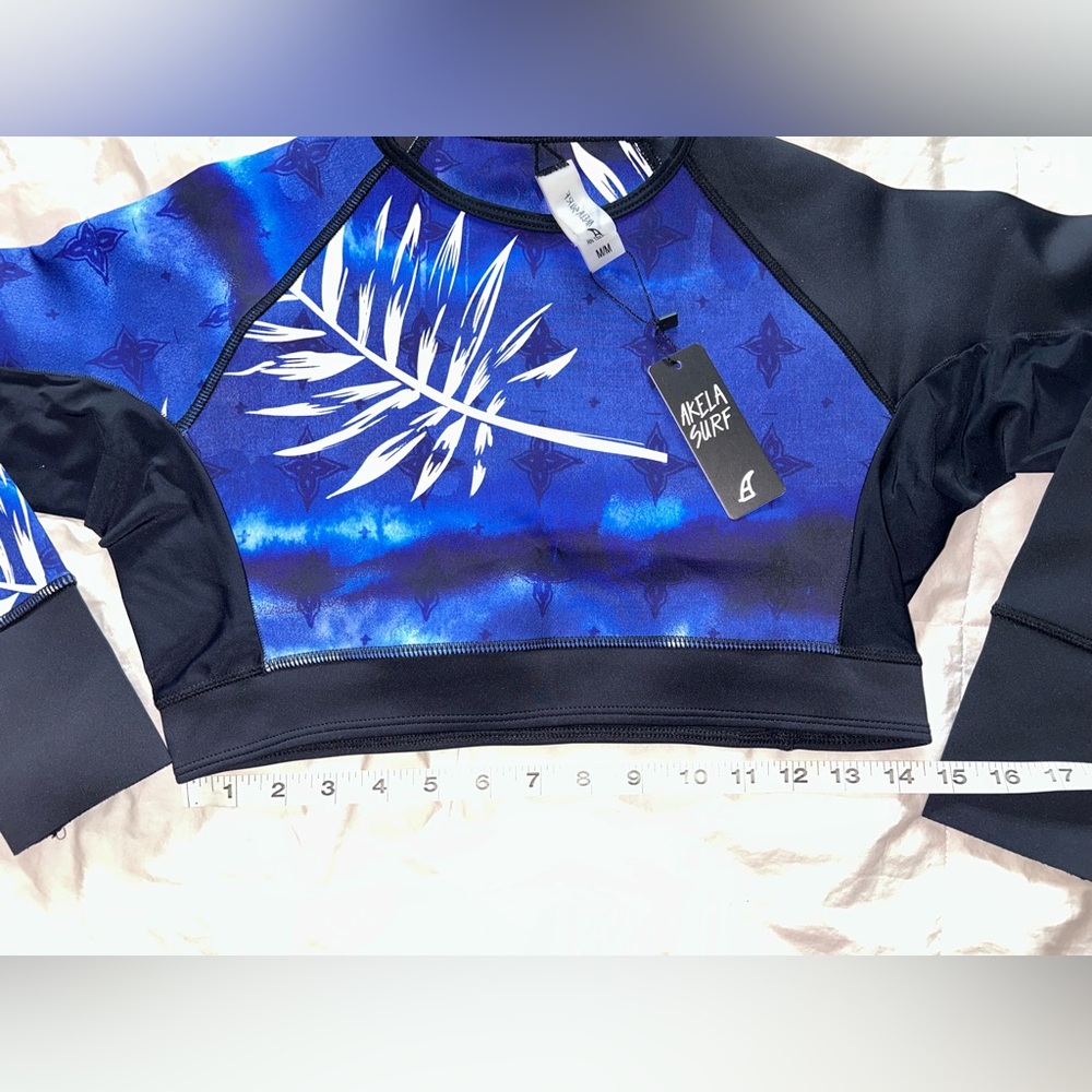 NWT Rash guard - Picture 4 of 6